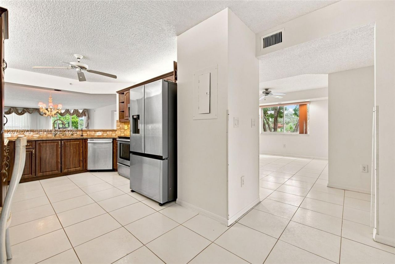 7647 Granville Dr , Unit 212, Tamarac, FL 33321 Photo