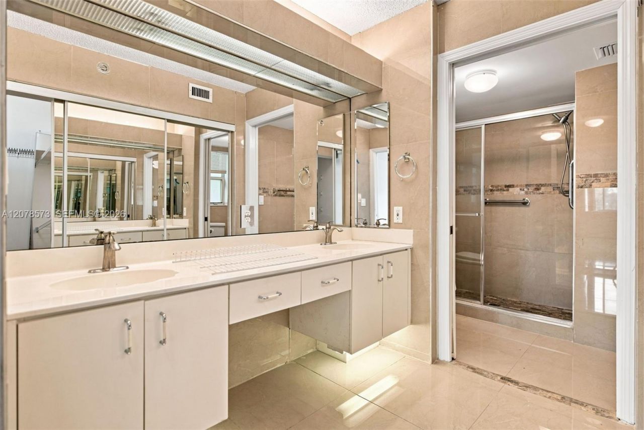 7647 Granville Dr , Unit 212, Tamarac, FL 33321 Photo