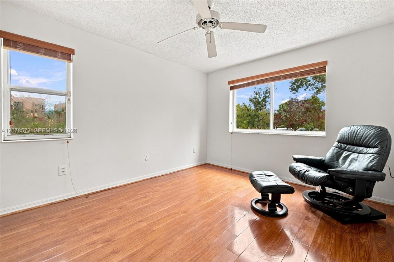 7647 Granville Dr , Unit 212, Tamarac, FL 33321 Photo