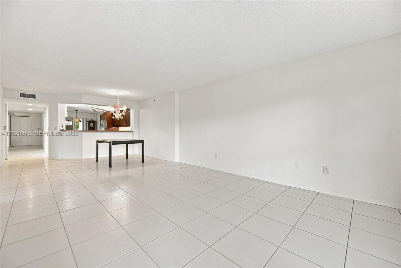 7647 Granville Dr , Unit 212, Tamarac, FL 33321 Photo