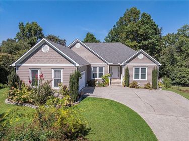 2290 Black Bear Court, Buford, GA 30519