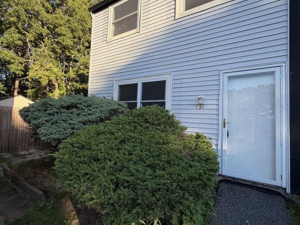 121 Hill Spur , Calverton, NY 11933