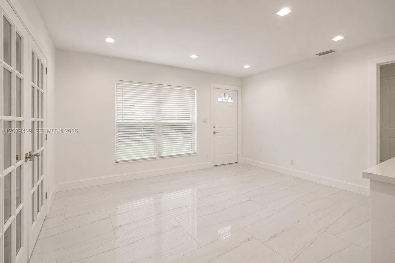 5225 NE 1st Ave , Fort Lauderdale, FL 33334 Photo