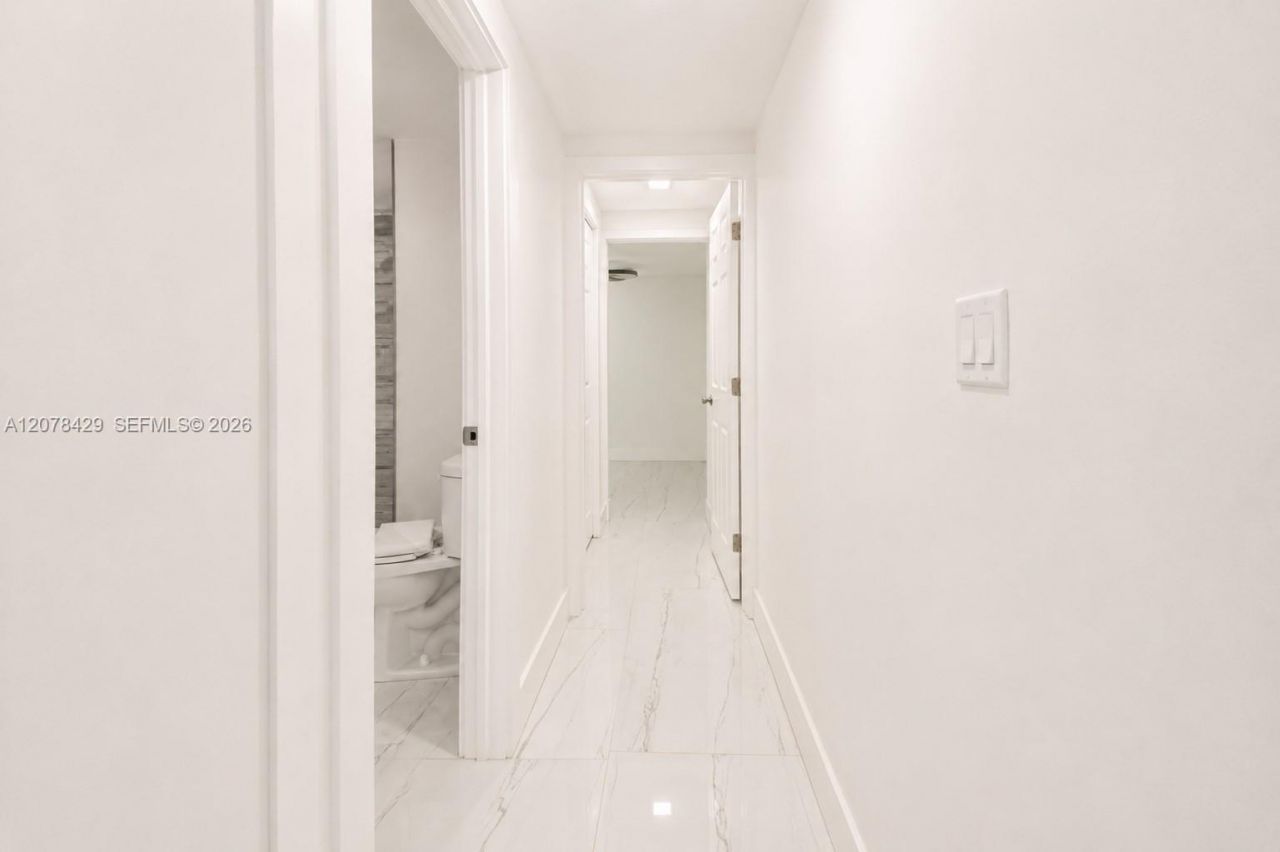 5225 NE 1st Ave , Fort Lauderdale, FL 33334 Photo