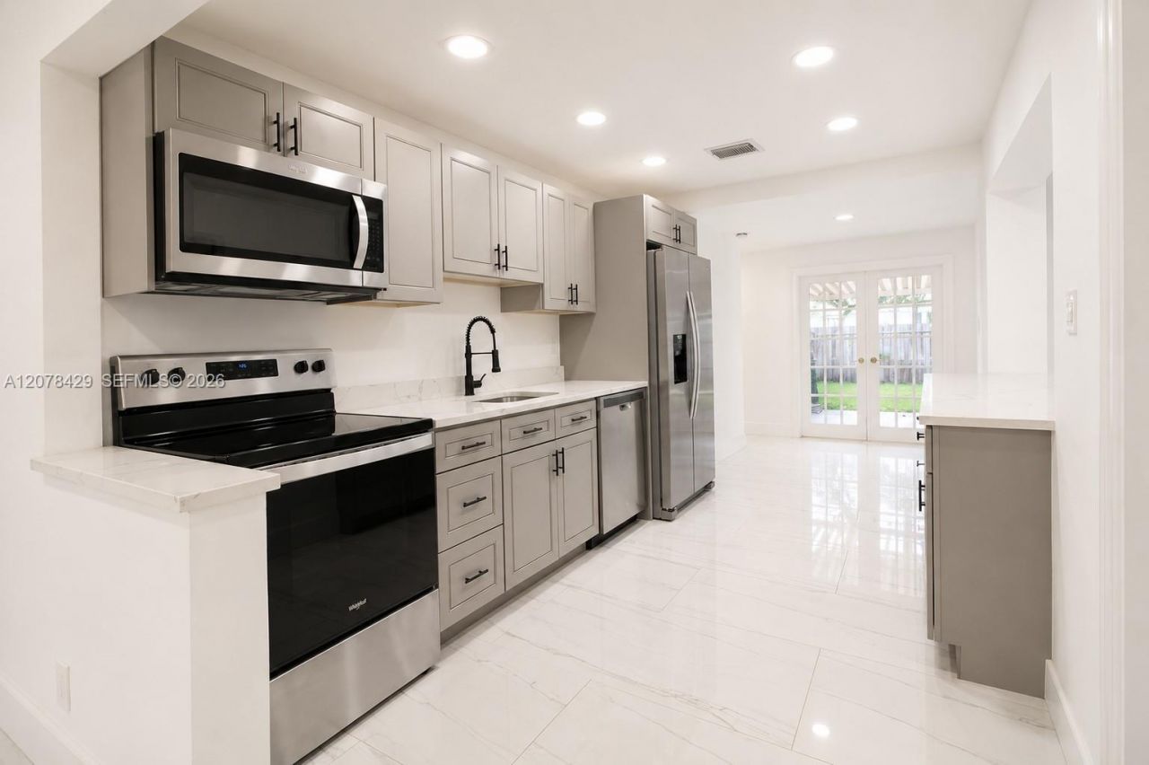 5225 NE 1st Ave , Fort Lauderdale, FL 33334 Photo