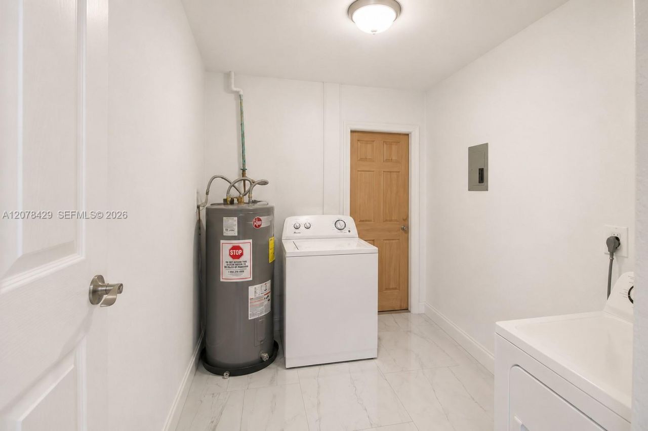 5225 NE 1st Ave , Fort Lauderdale, FL 33334 Photo