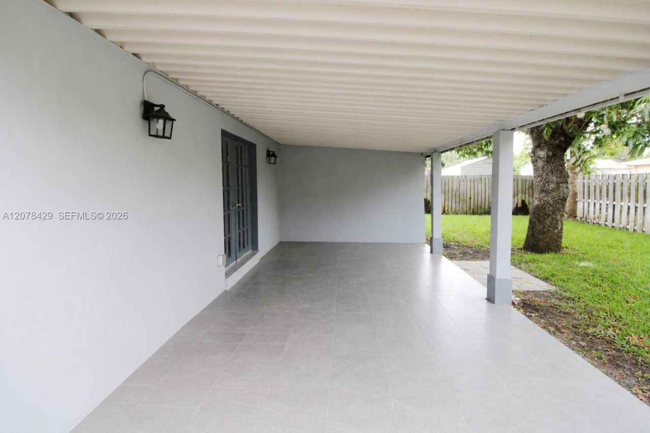 5225 NE 1st Ave , Fort Lauderdale, FL 33334 Photo