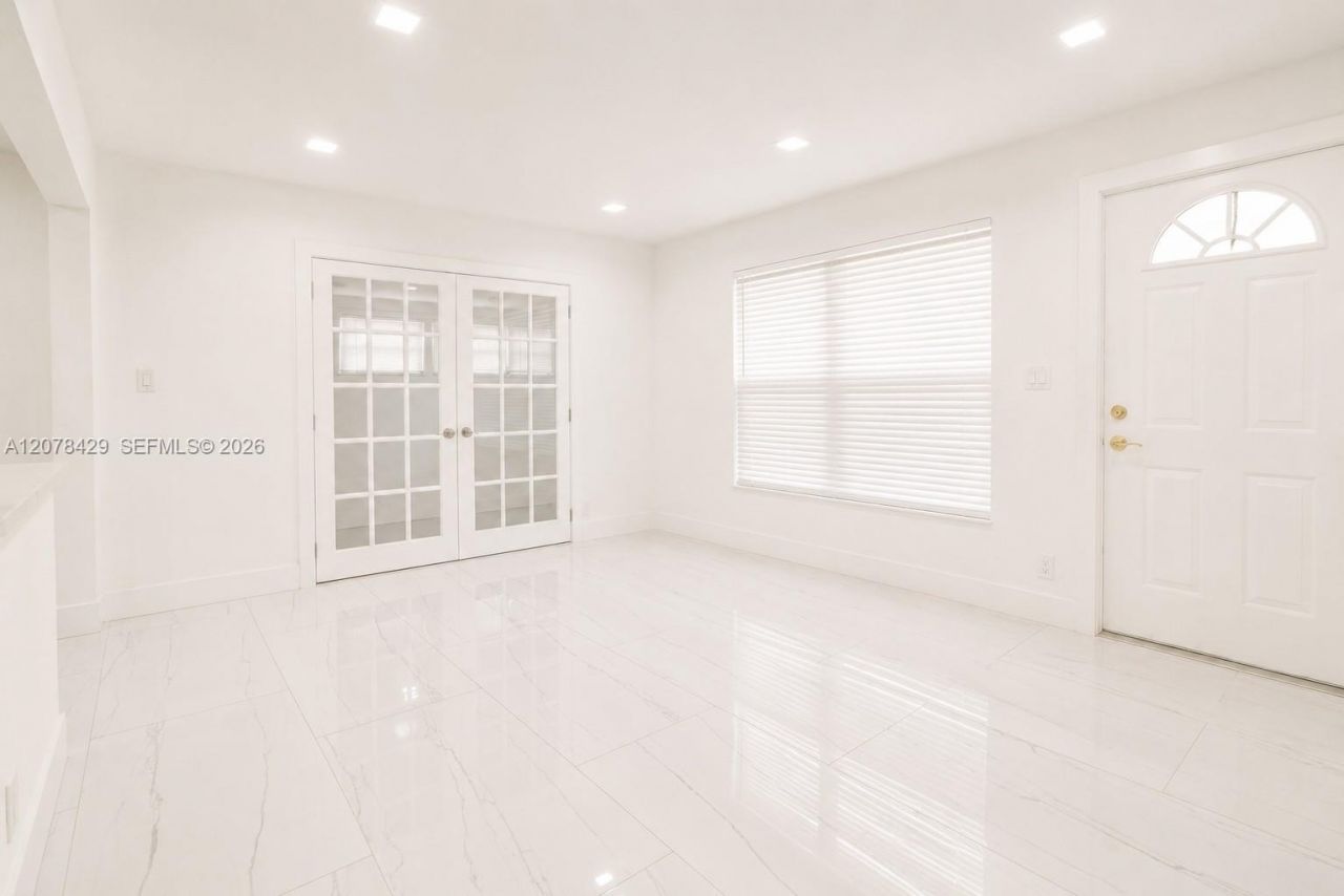5225 NE 1st Ave , Fort Lauderdale, FL 33334 Photo