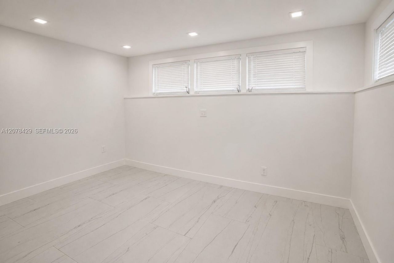 5225 NE 1st Ave , Fort Lauderdale, FL 33334 Photo