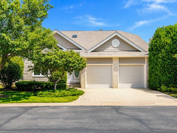 842 Turnberry Lane , Willowbrook, IL 60527