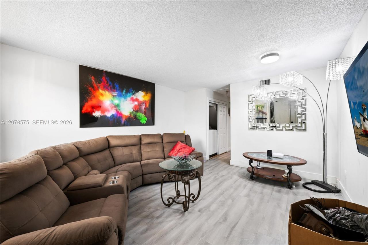 2093 W 54th Ter, Unit 38, Hialeah, FL 33016 Photo