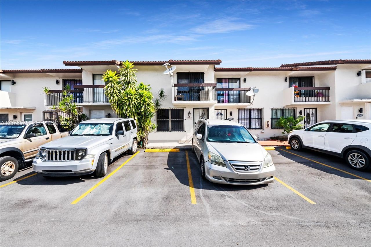2093 W 54th Ter, Unit 38, Hialeah, FL 33016 Photo