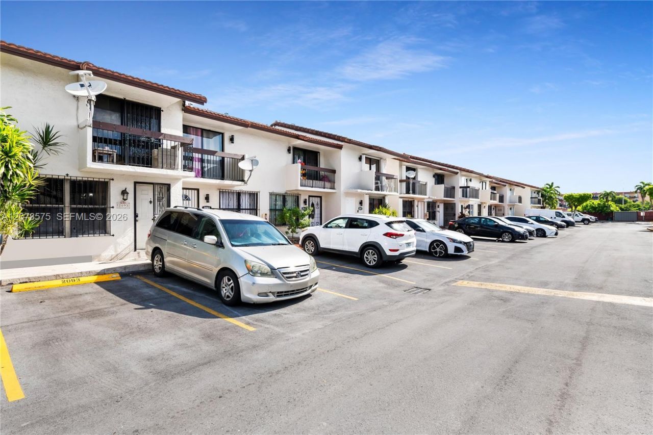 2093 W 54th Ter, Unit 38, Hialeah, FL 33016 Photo