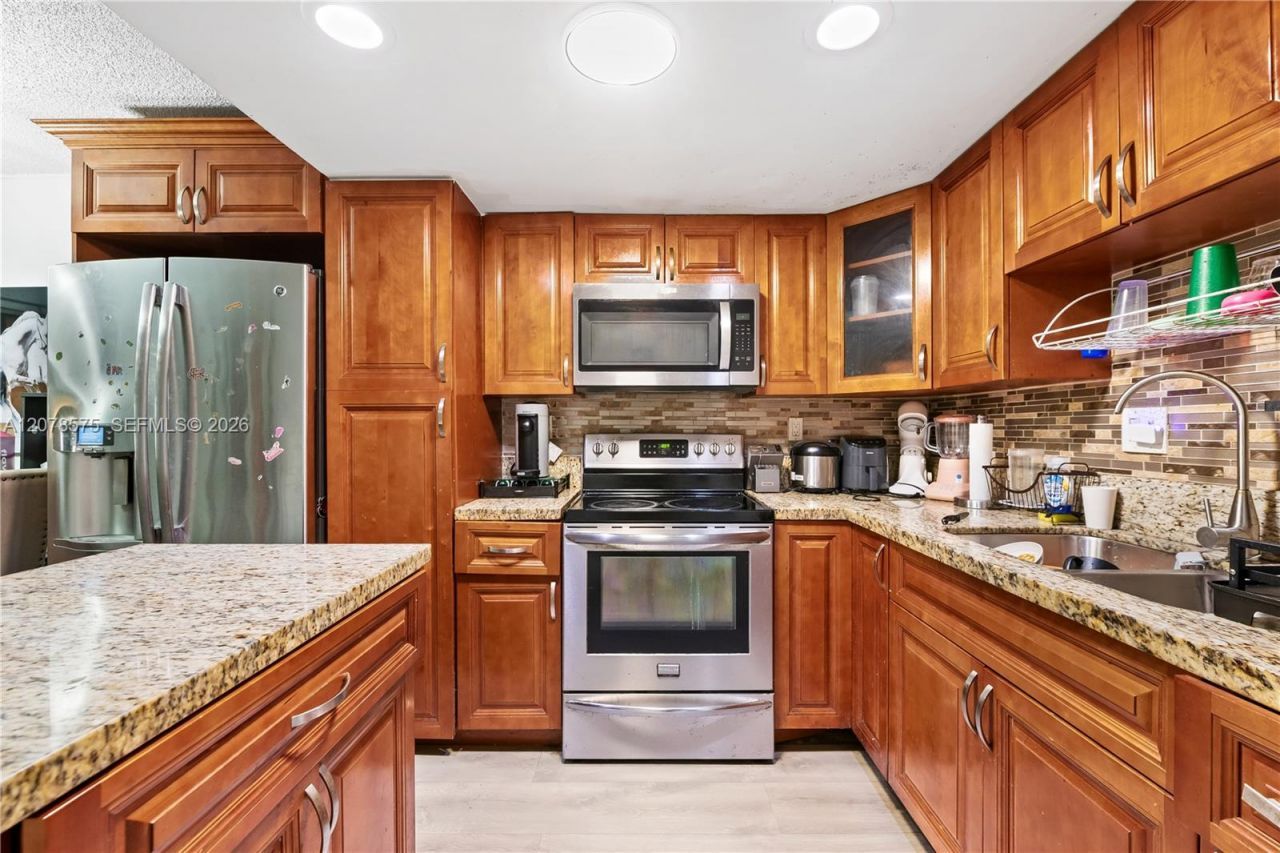 2093 W 54th Ter, Unit 38, Hialeah, FL 33016 Photo