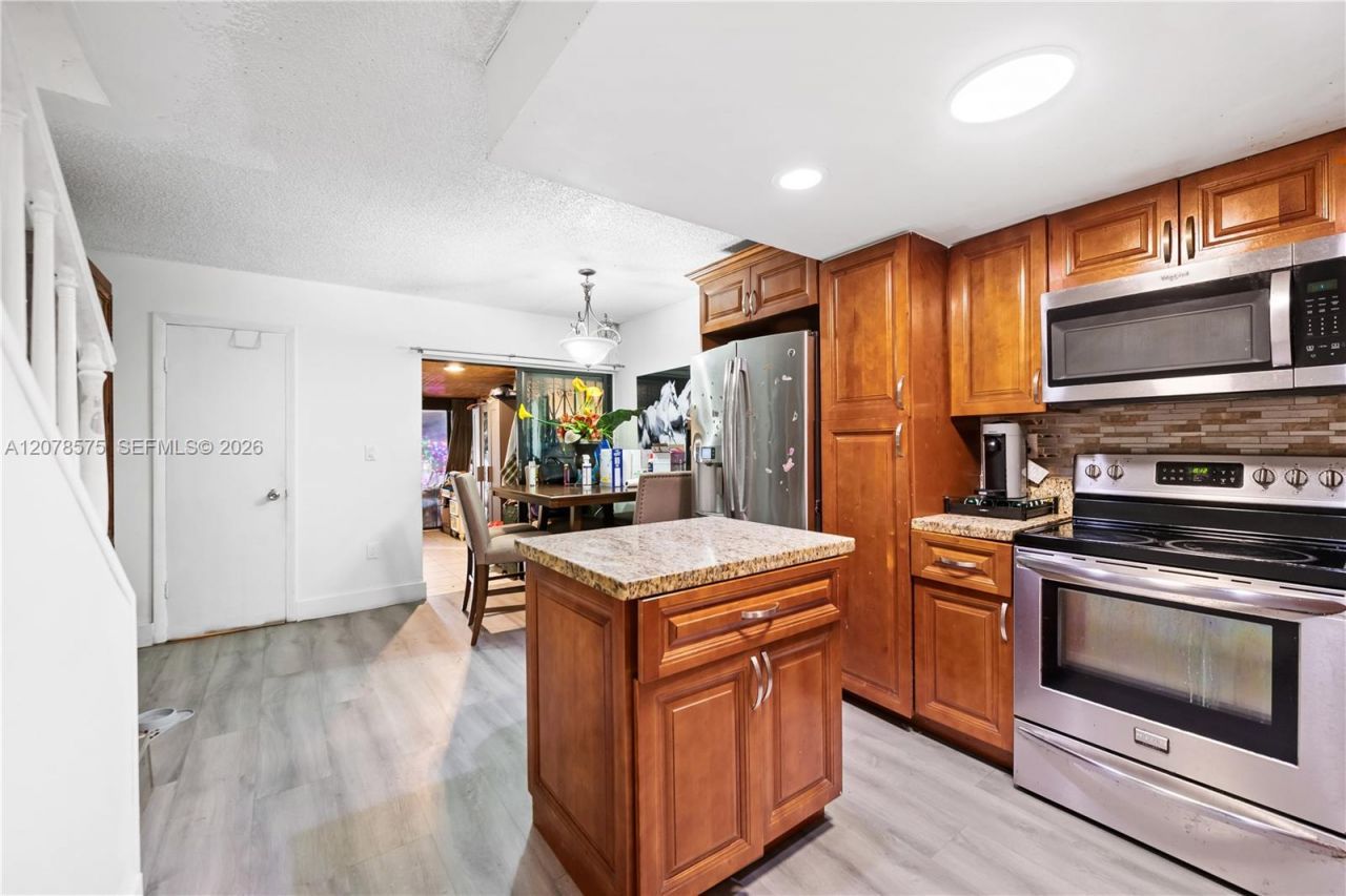 2093 W 54th Ter, Unit 38, Hialeah, FL 33016 Photo