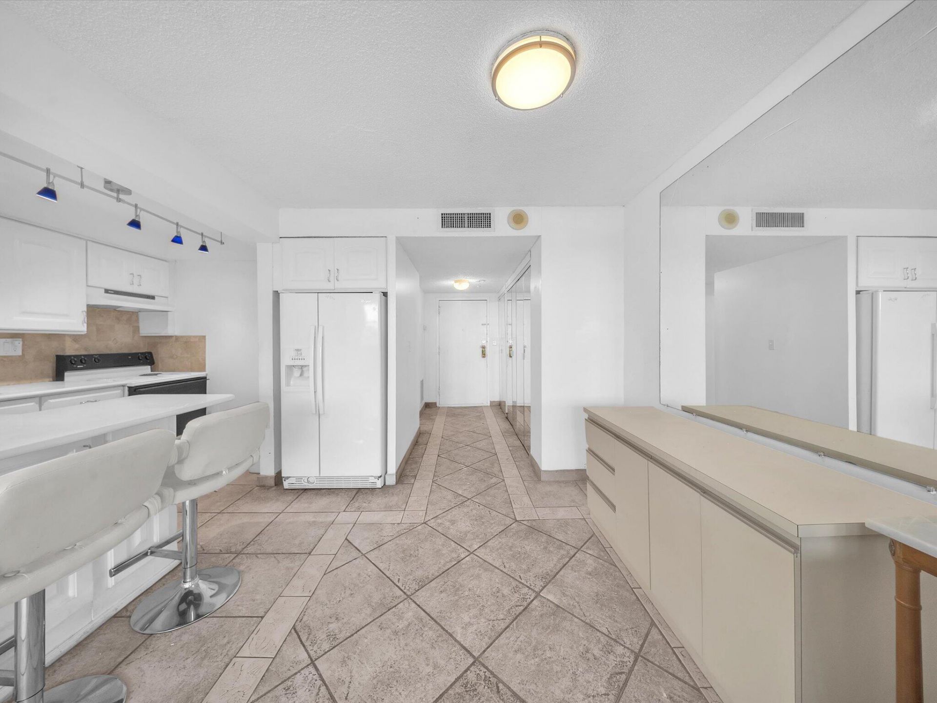 251 174th Street, Unit 2310, Sunny Isles Beach, FL 33160 Photo