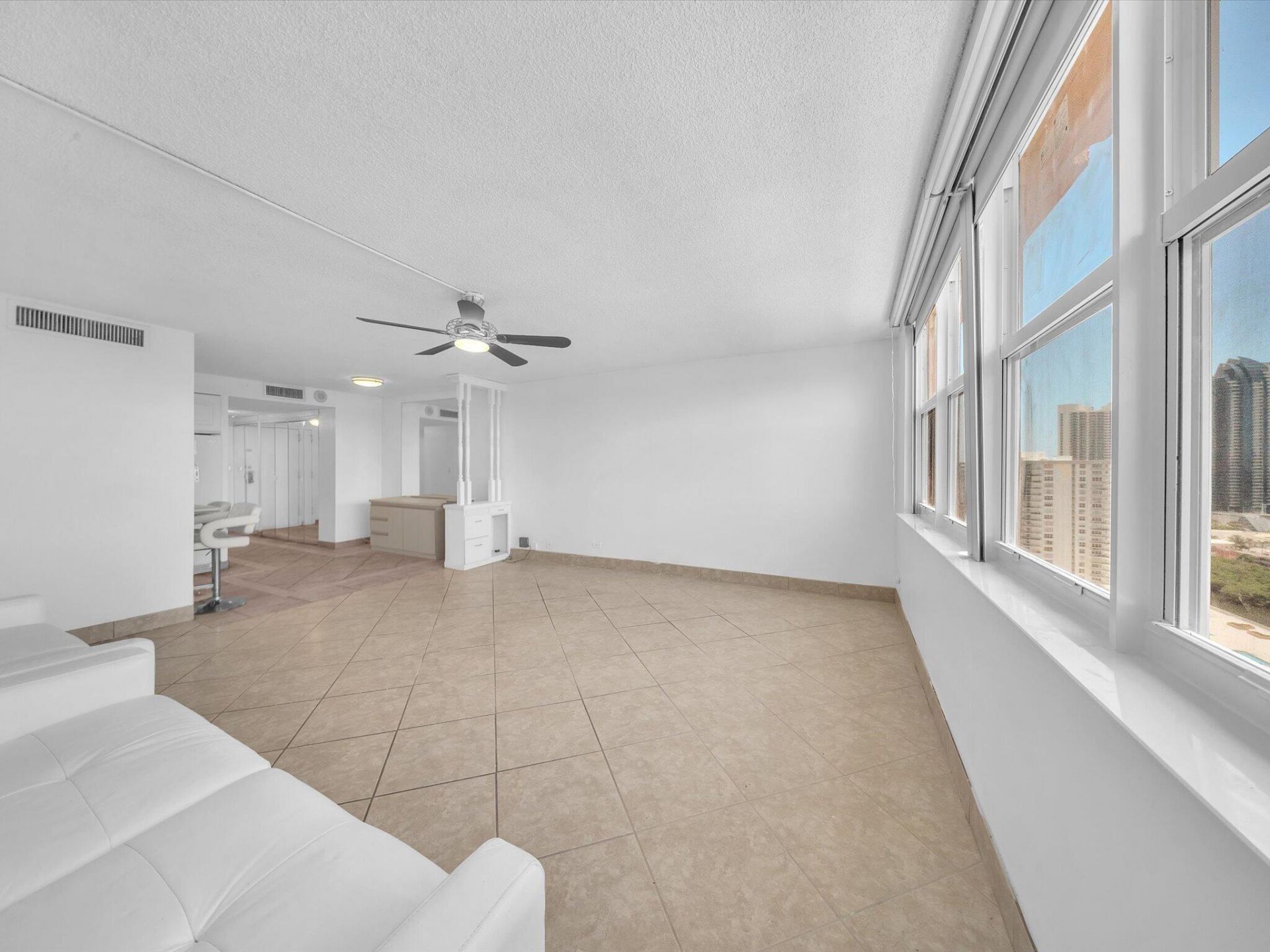 251 174th Street, Unit 2310, Sunny Isles Beach, FL 33160 Photo