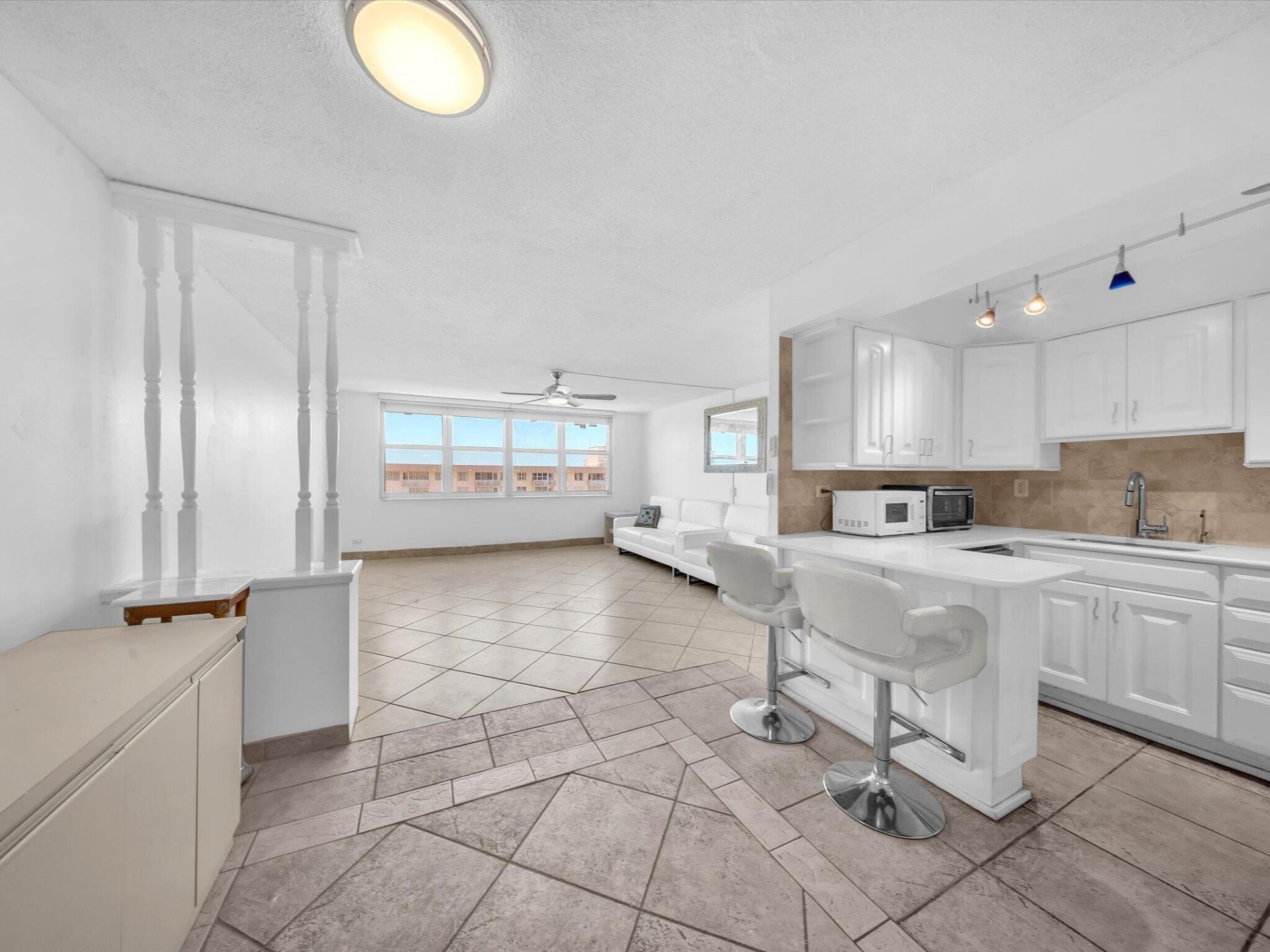 251 174th Street, Unit 2310, Sunny Isles Beach, FL 33160 Photo