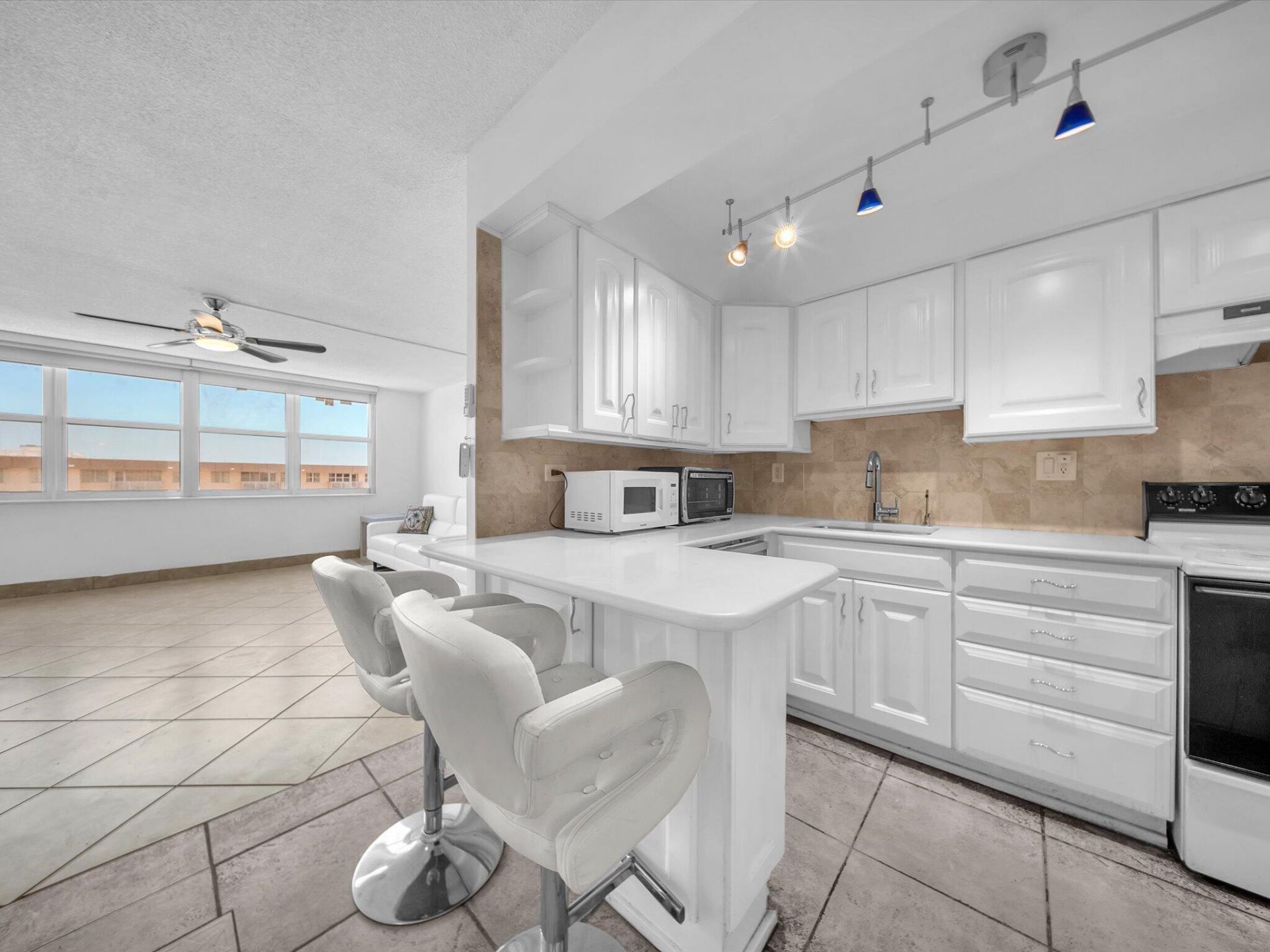 251 174th Street, Unit 2310, Sunny Isles Beach, FL 33160 Photo