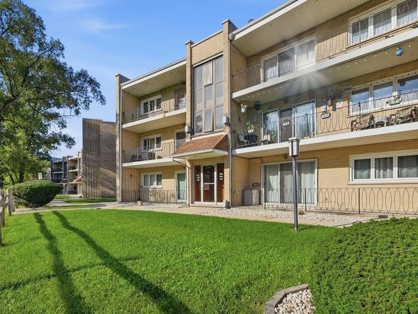 9510 S 86th Avenue , Unit 305, Hickory Hills, IL 60457