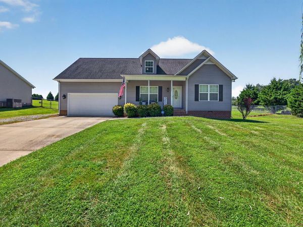 1521 Bay View Dr, Cookeville, TN 38506