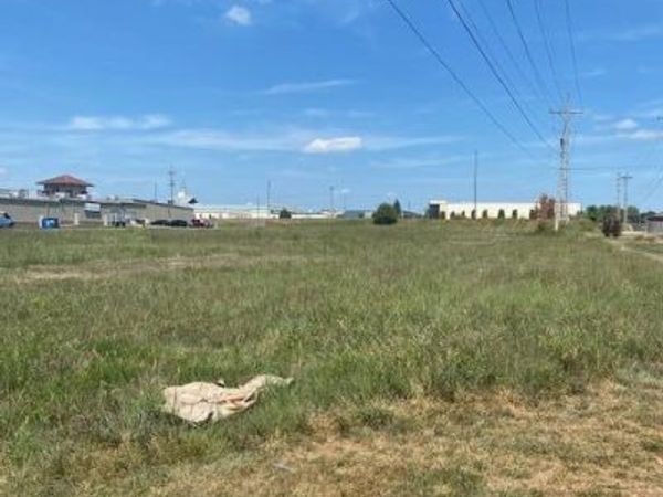 1713 W James River Road , Ozark, MO 65721