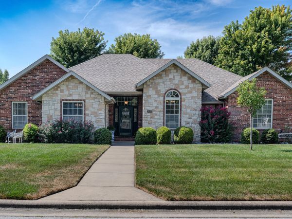 5621 N 10th Avenue , Ozark, MO 65721