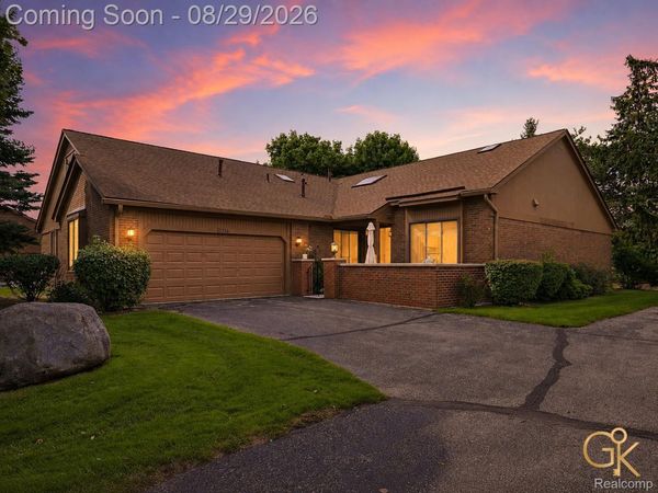 2216 London Bridge Drive, Rochester Hills, Mi 48307