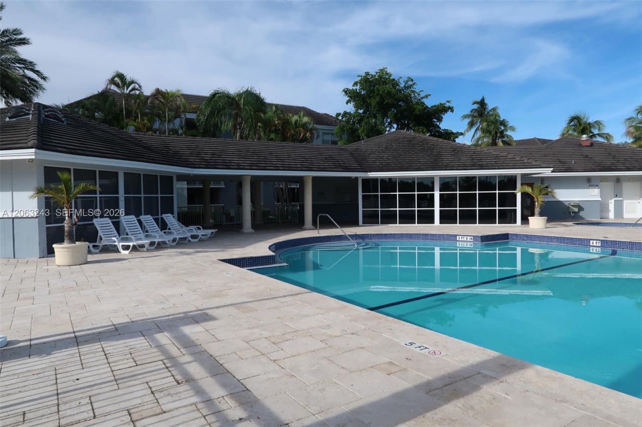 8520 SW 212th St, Unit 305, Cutler Bay, FL 33189 Photo
