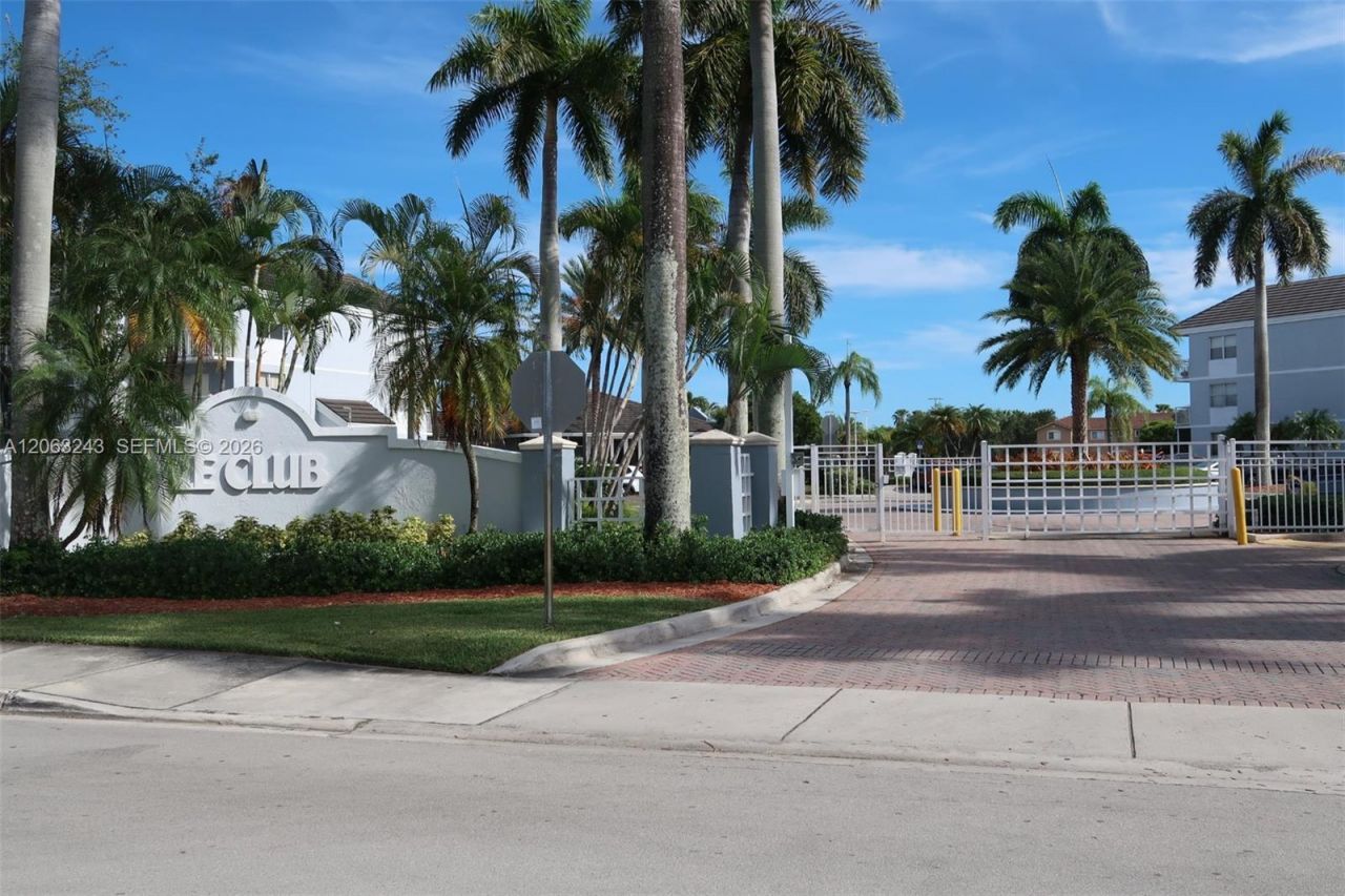 8520 SW 212th St, Unit 305, Cutler Bay, FL 33189 Photo