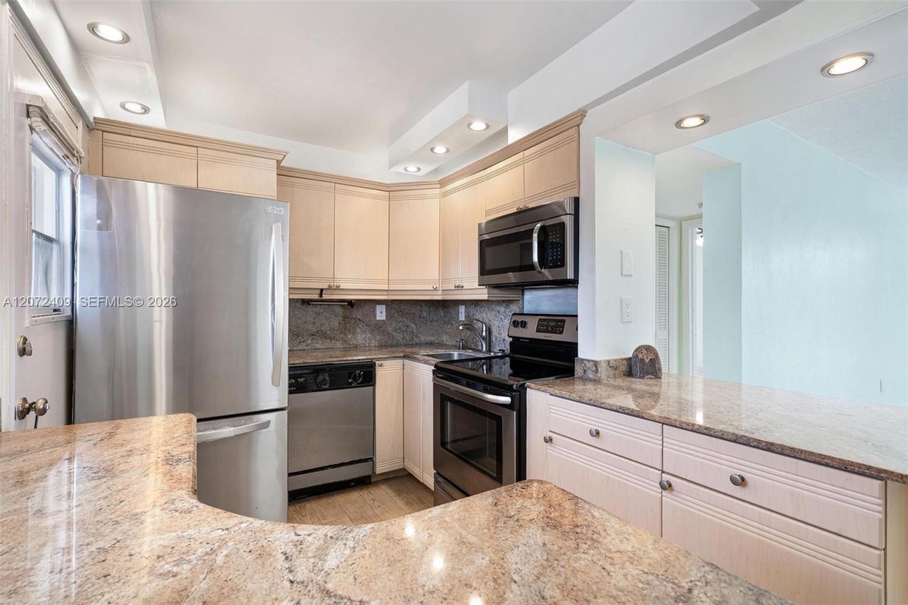 2903 Point East Dr, Unit K414, Aventura, FL 33160 Photo