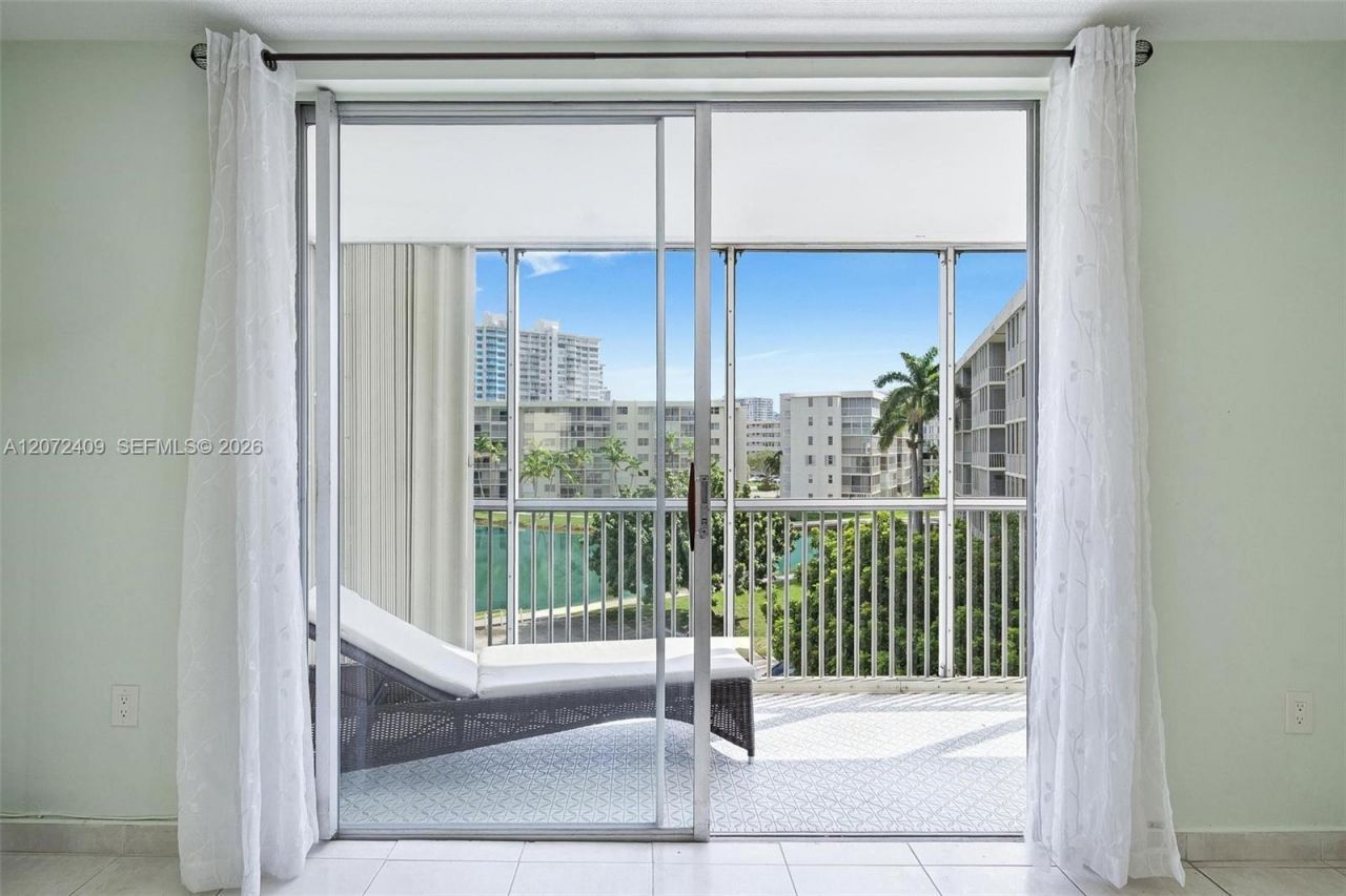 2903 Point East Dr, Unit K414, Aventura, FL 33160 Photo