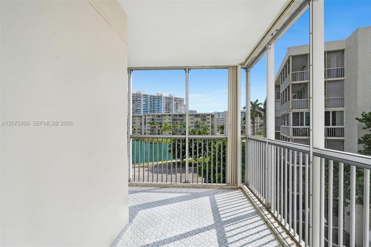 2903 Point East Dr, Unit K414, Aventura, FL 33160 Photo