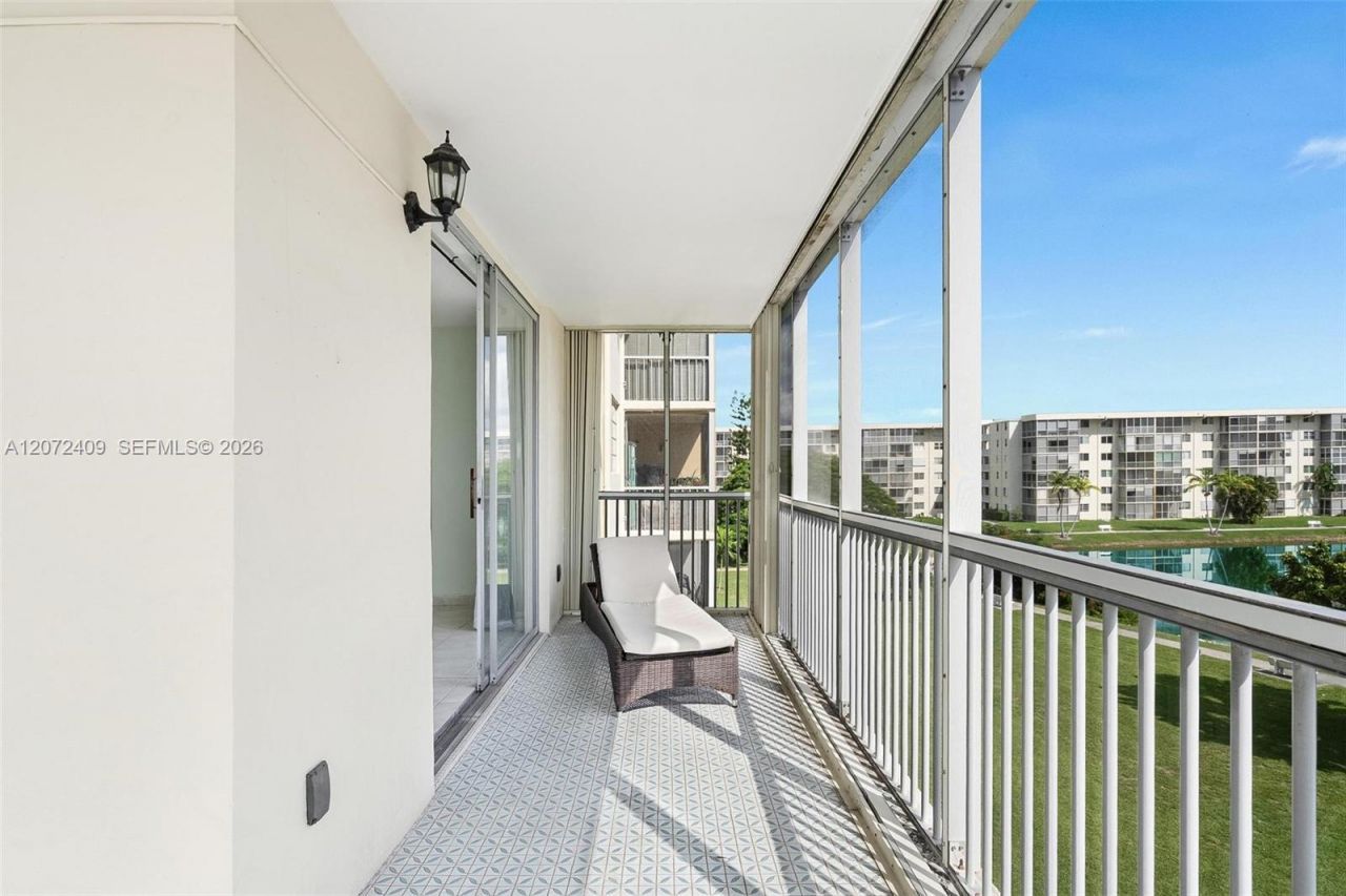 2903 Point East Dr, Unit K414, Aventura, FL 33160 Photo