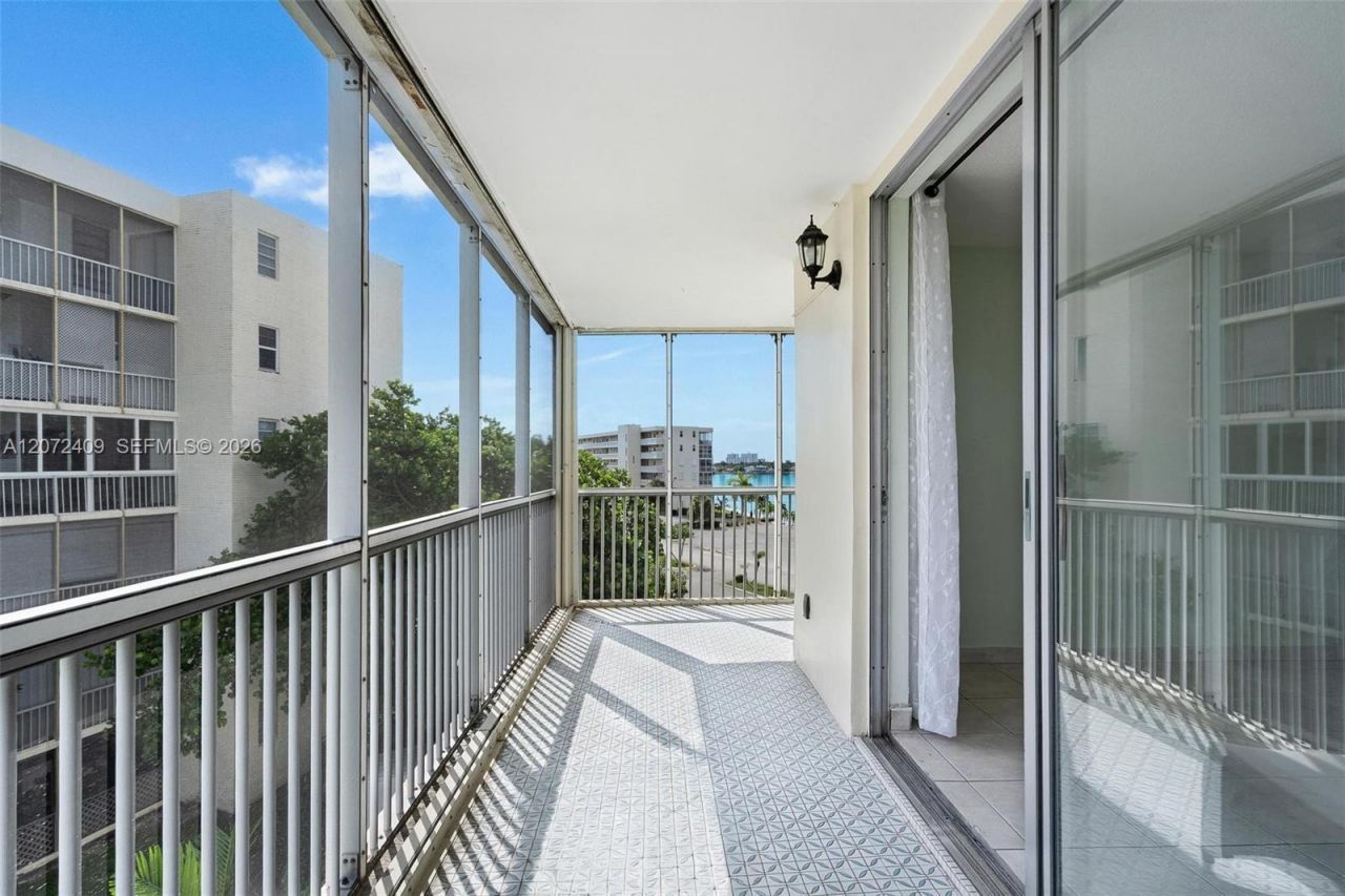 2903 Point East Dr, Unit K414, Aventura, FL 33160 Photo