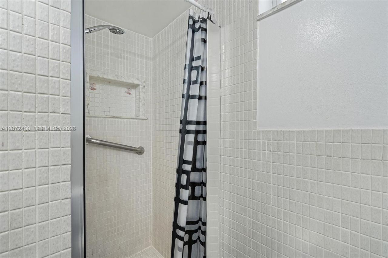 2903 Point East Dr, Unit K414, Aventura, FL 33160 Photo