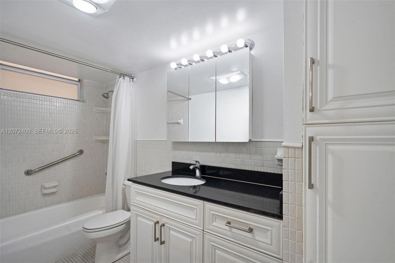 2903 Point East Dr, Unit K414, Aventura, FL 33160 Photo