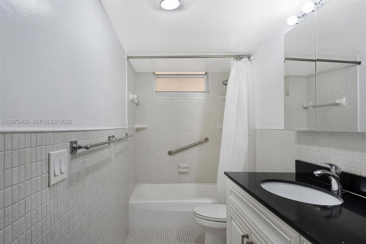 2903 Point East Dr, Unit K414, Aventura, FL 33160 Photo