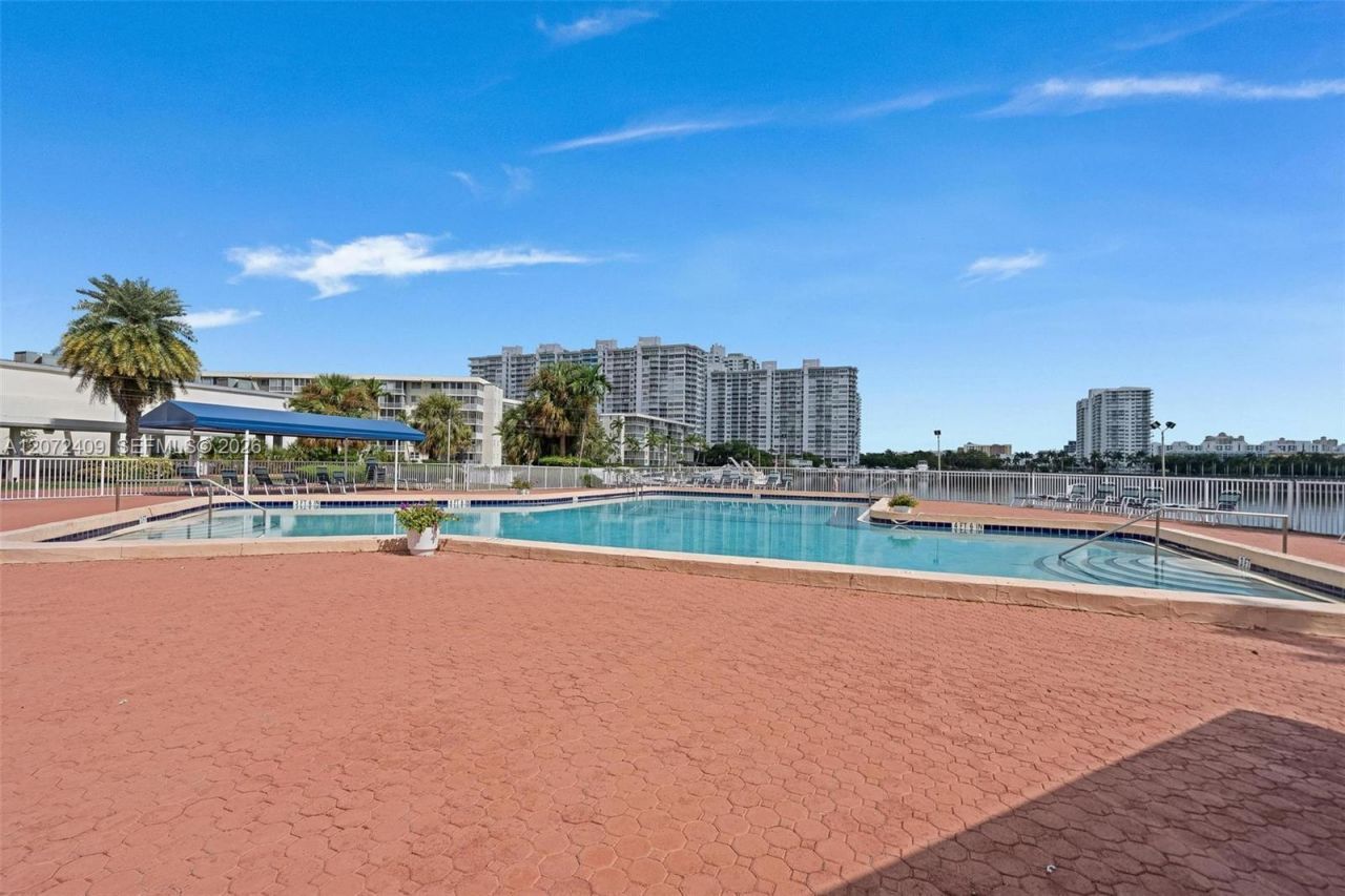 2903 Point East Dr, Unit K414, Aventura, FL 33160 Photo