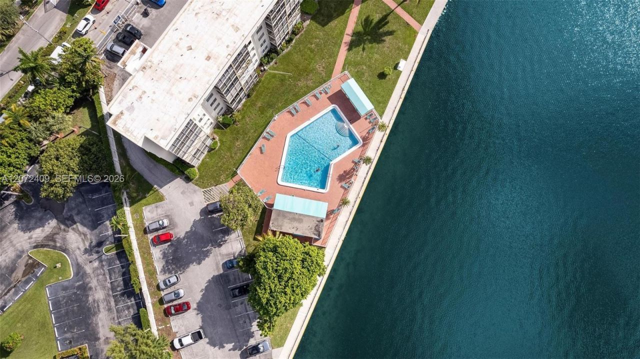 2903 Point East Dr, Unit K414, Aventura, FL 33160 Photo