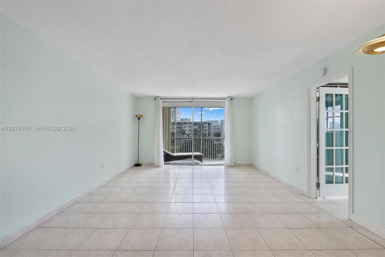 2903 Point East Dr, Unit K414, Aventura, FL 33160 Photo