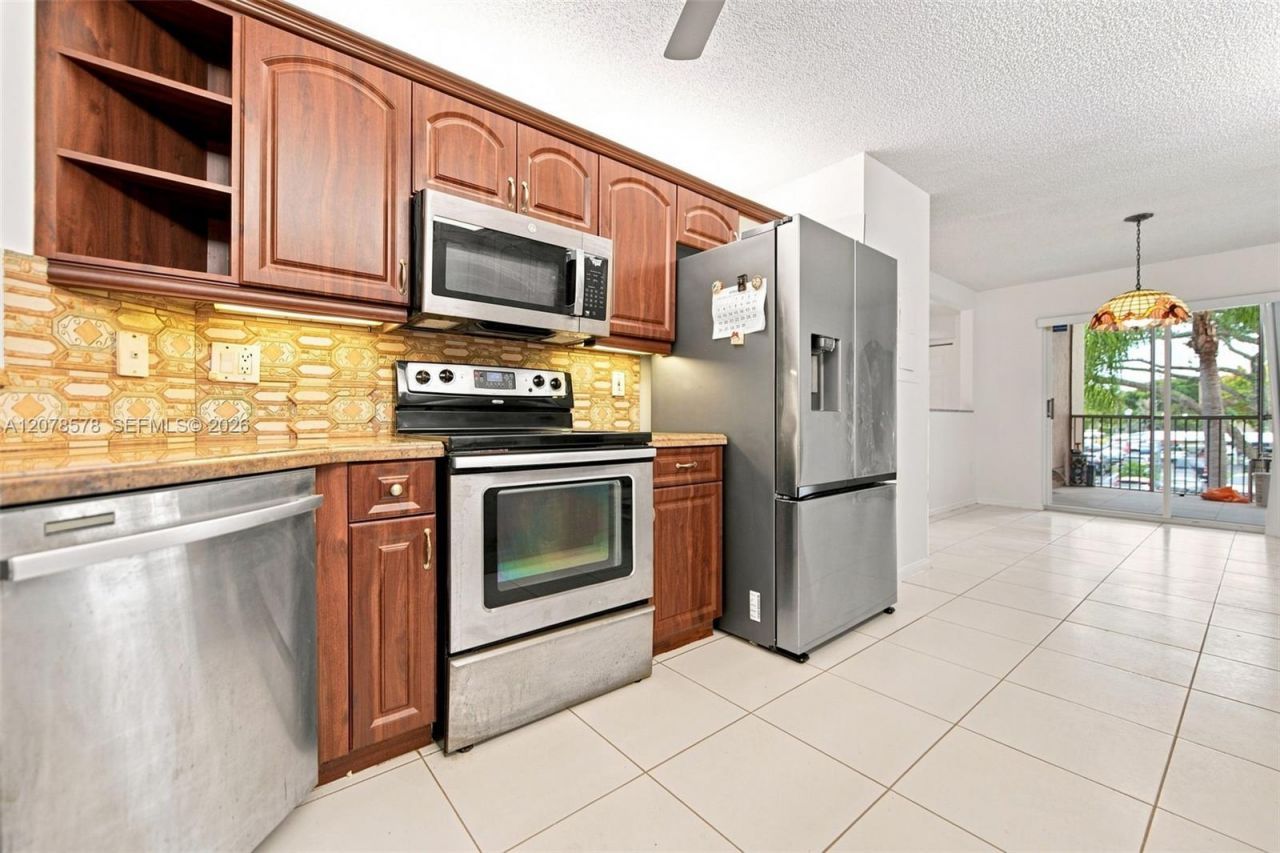 7647 Granville Dr , Unit 212, Tamarac, FL 33321 Photo