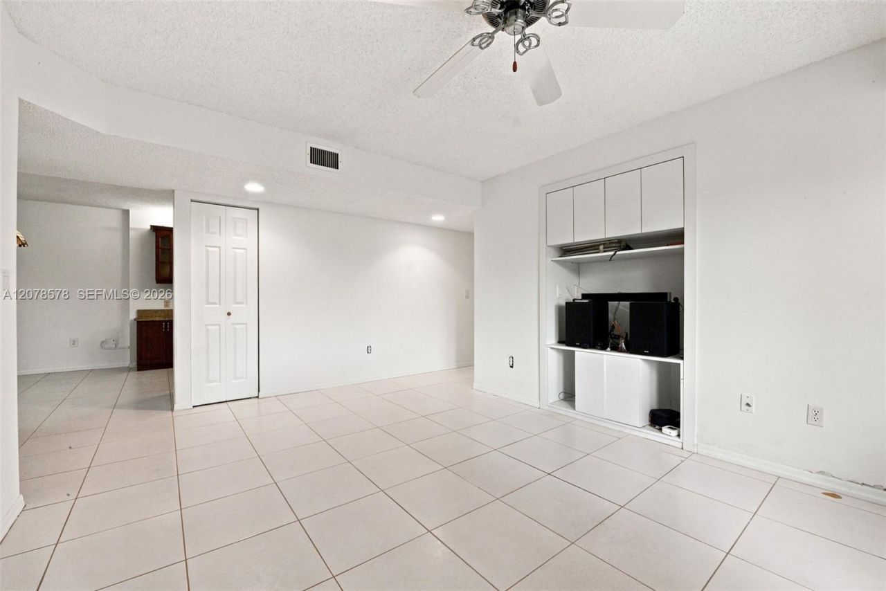 7647 Granville Dr , Unit 212, Tamarac, FL 33321 Photo