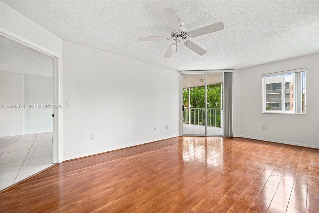 7647 Granville Dr , Unit 212, Tamarac, FL 33321 Photo