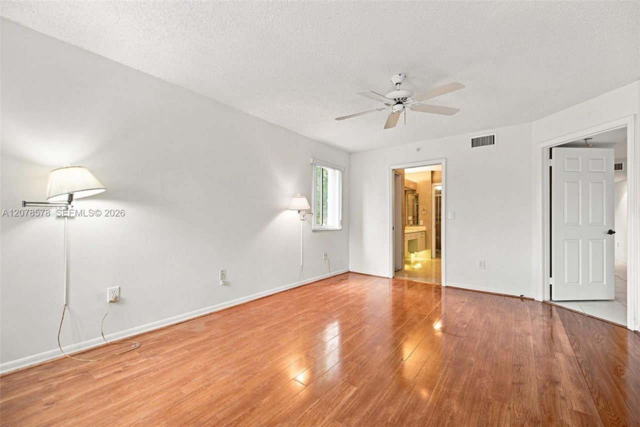 7647 Granville Dr , Unit 212, Tamarac, FL 33321 Photo