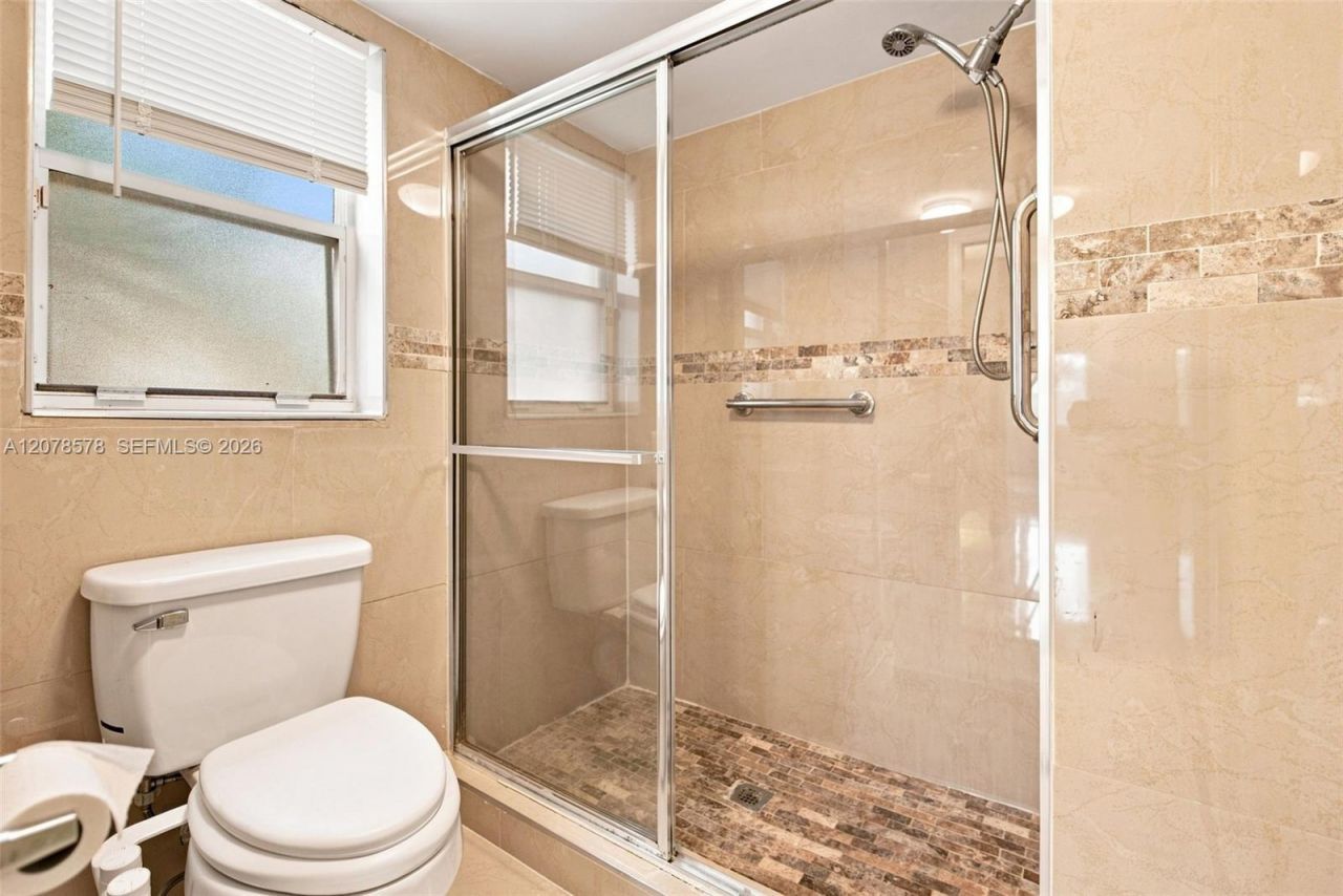 7647 Granville Dr , Unit 212, Tamarac, FL 33321 Photo