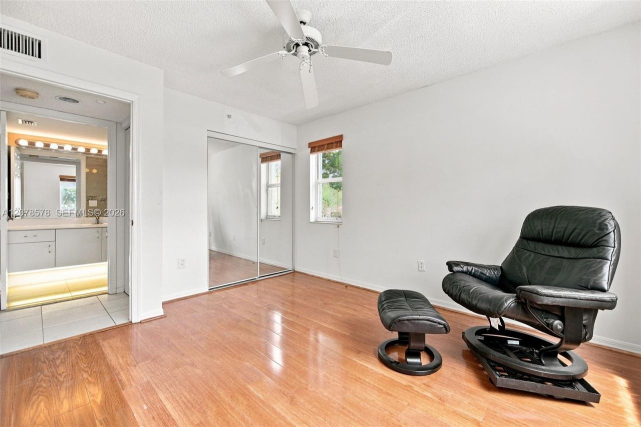 7647 Granville Dr , Unit 212, Tamarac, FL 33321 Photo