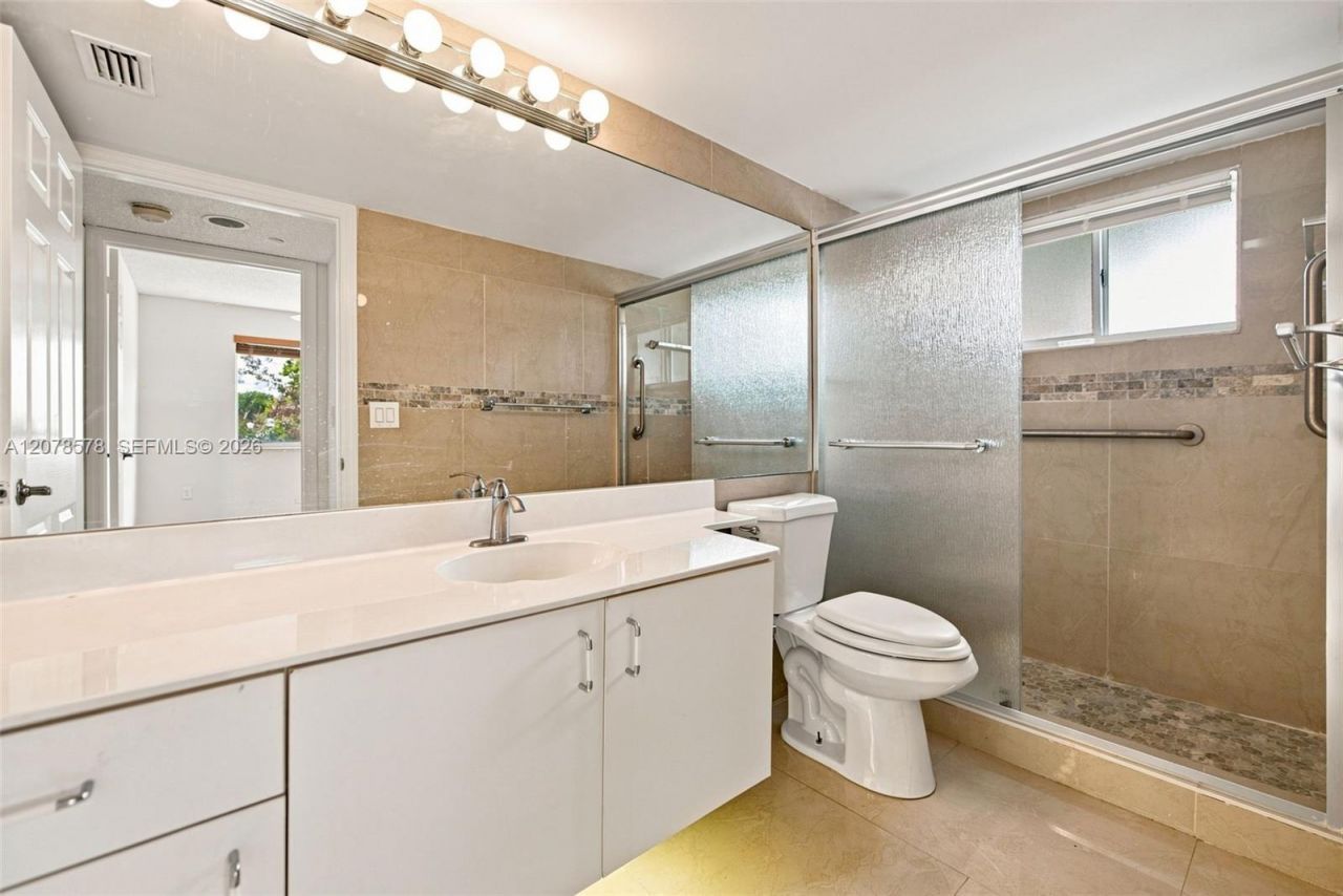 7647 Granville Dr , Unit 212, Tamarac, FL 33321 Photo