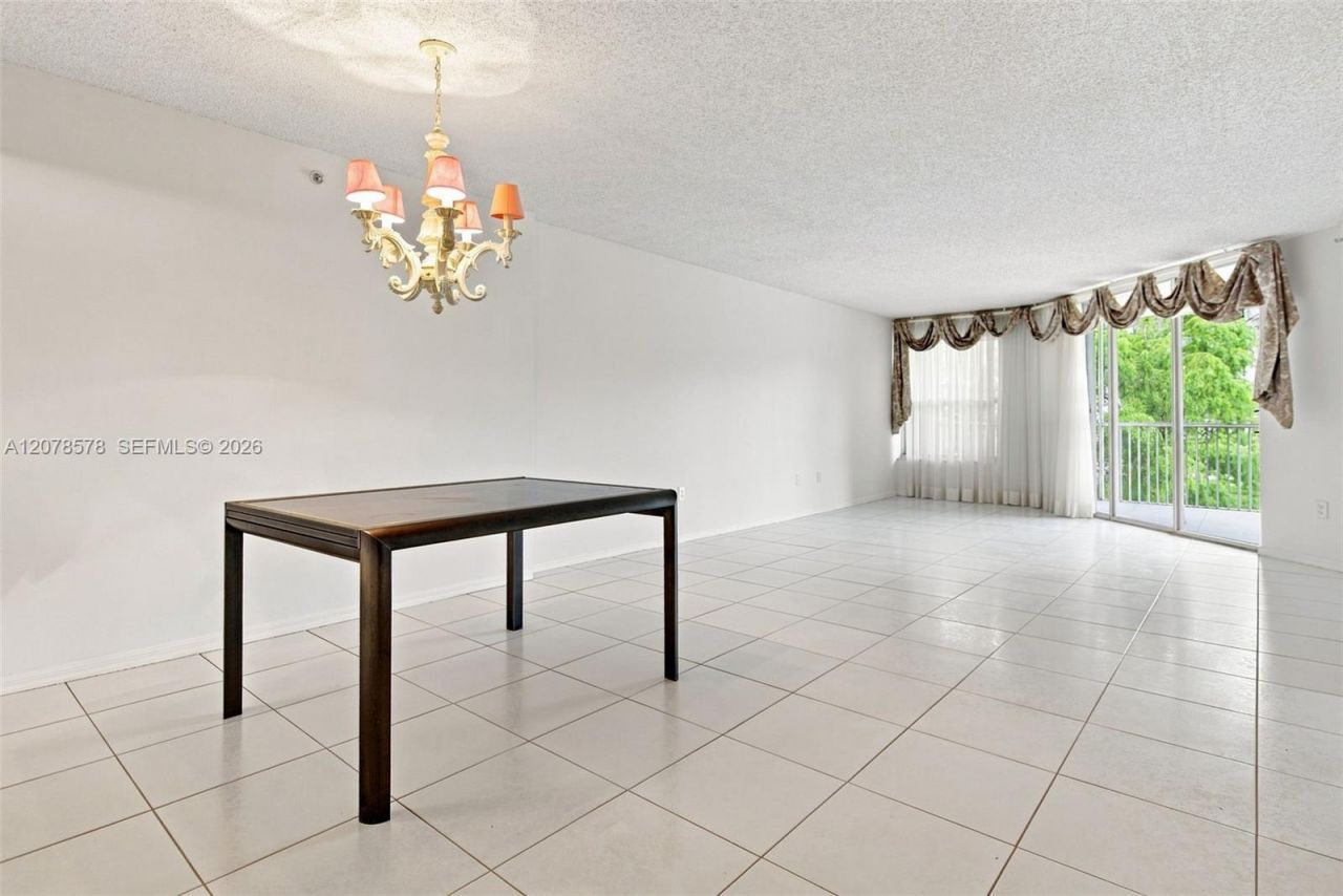 7647 Granville Dr , Unit 212, Tamarac, FL 33321 Photo