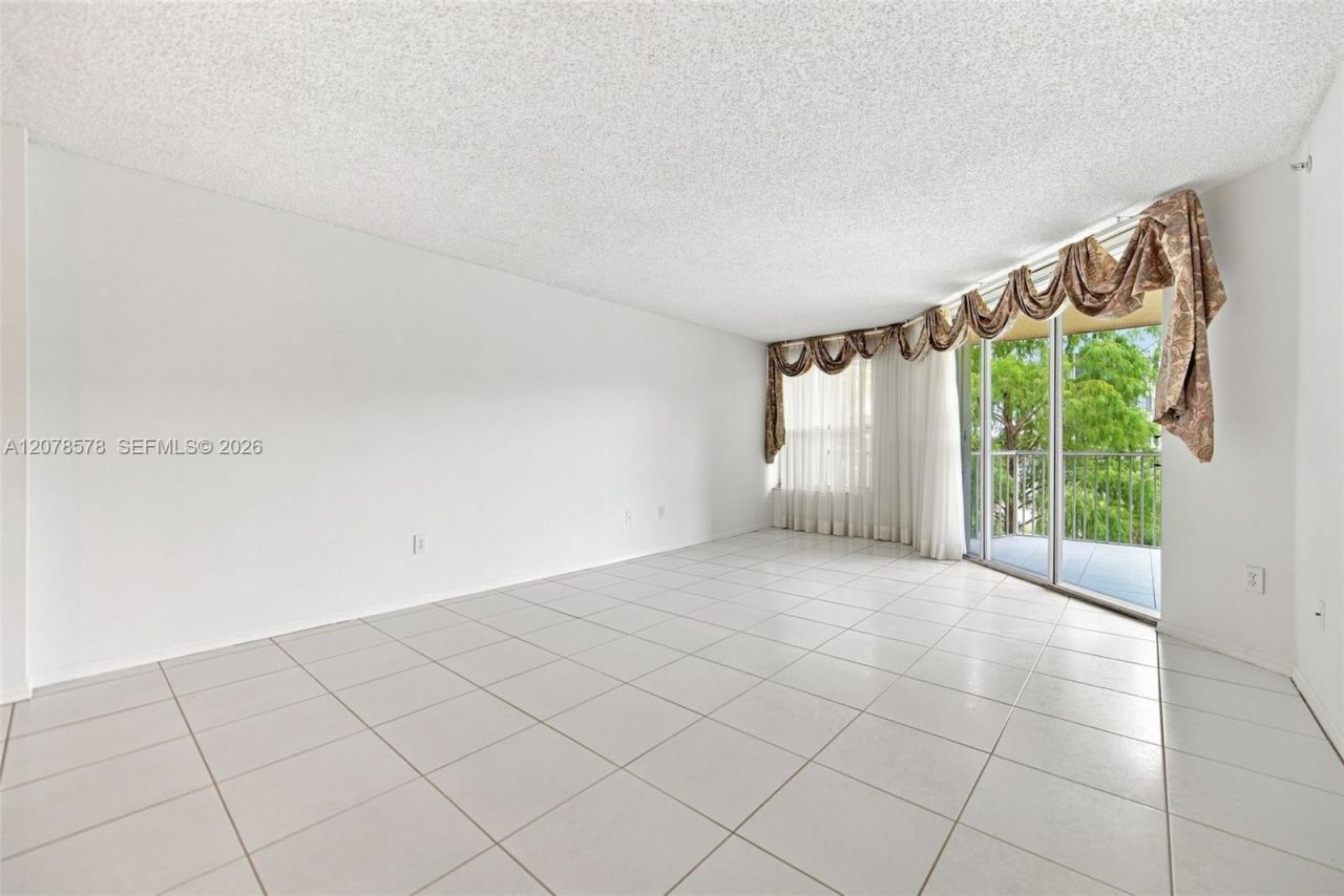 7647 Granville Dr , Unit 212, Tamarac, FL 33321 Photo